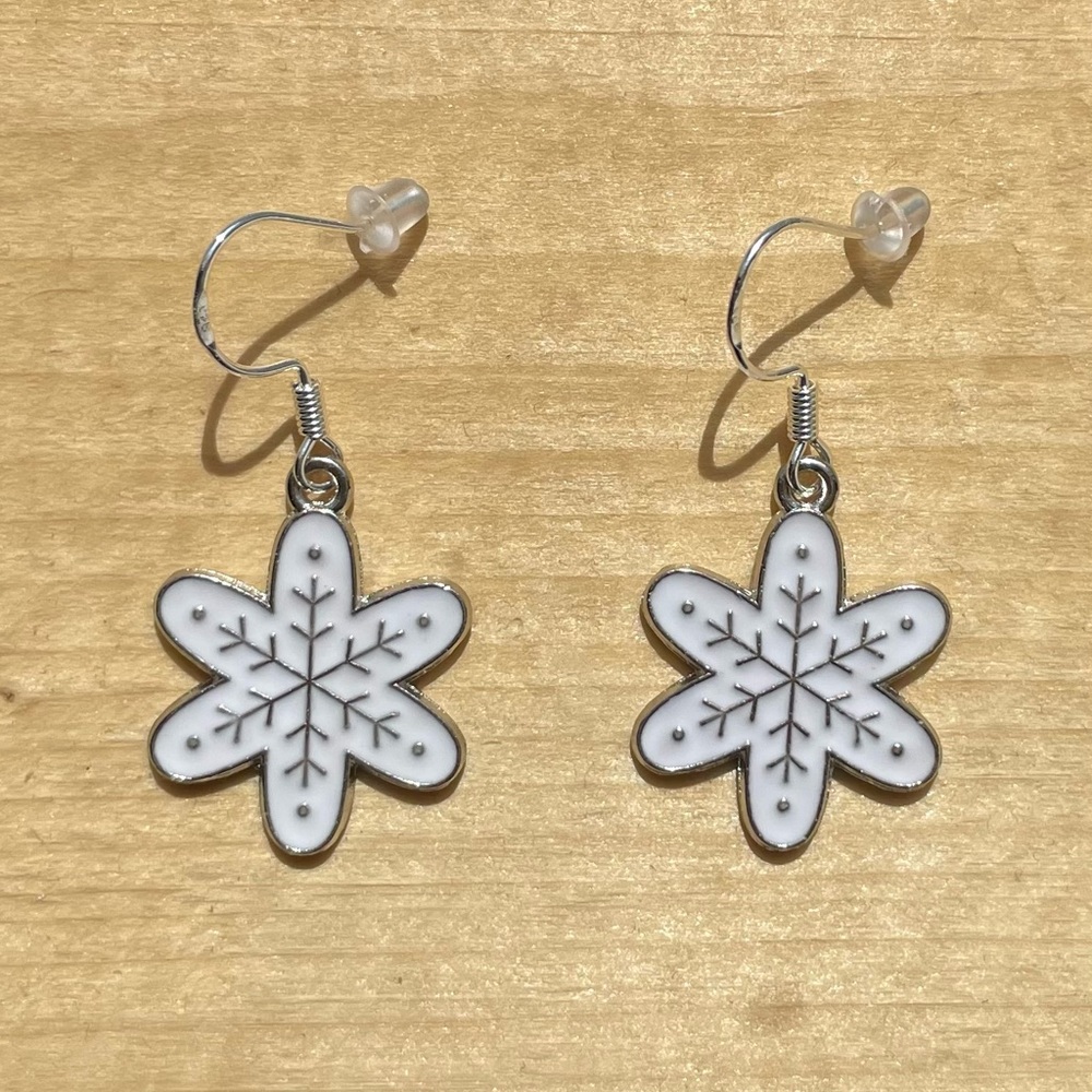 NWT Christmas Snowflake Earrings